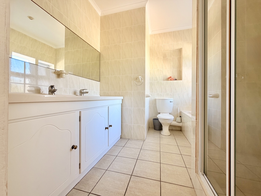 5 Bedroom Property for Sale in Vermont Western Cape